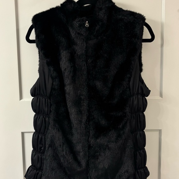 KEREN hart Jackets & Blazers - KEREN hart Black Faux Fur Vest